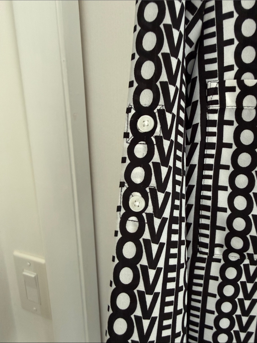 Express Black & White Graphic 'LOVE' Pattern Button-Up Shirt - Picture 5 of 6